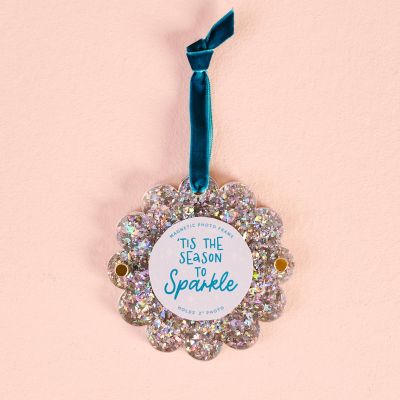 Scalloped Round Picture Frame Ornament