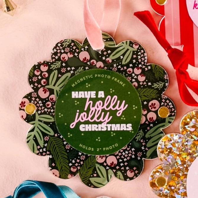 Scalloped Round Picture Frame Ornament